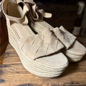 Marc Fisher Tan Espadrille Wedges SZ 10